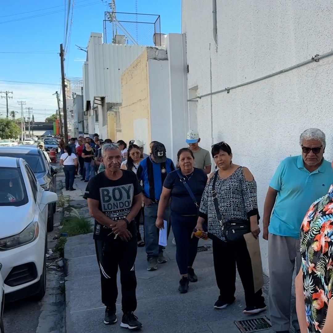 Largas Filas en Centros de Telefonía de Saltillo por Registro de Líneas Celulares